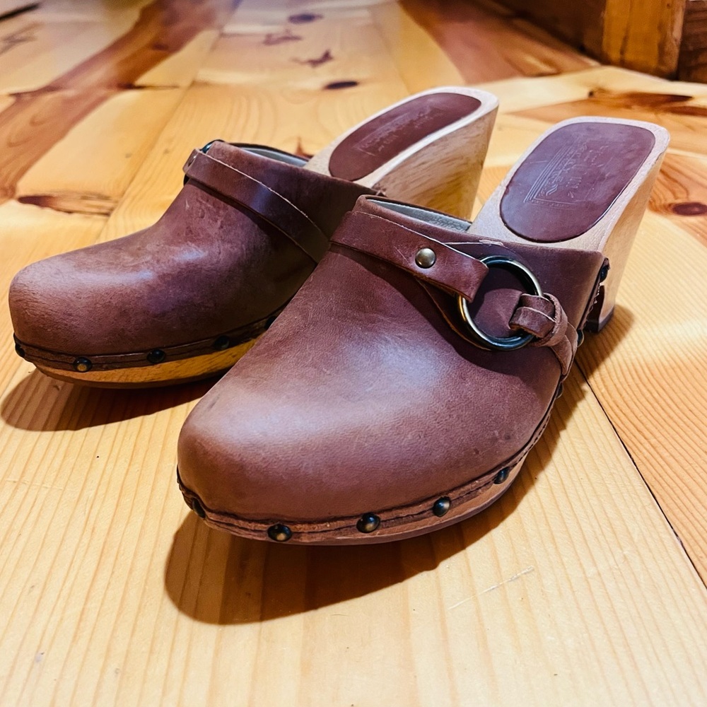 Vintage Frye Radcliff Ring mule clogs